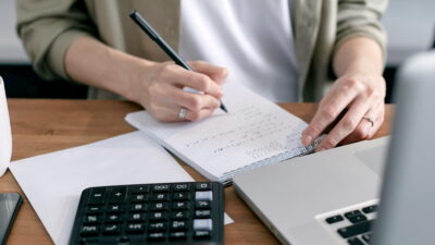 蛍光灯をLEDランプに取り替えた場合は損金算入(経費計上)できますか?(R7.5月号掲載)